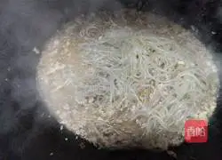 An illustration of how ants climb a tree 8