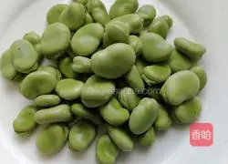 Illustration of how to make broad beans with scallion oil 2