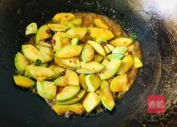 Illustration of how to make braised zucchini with sauce 8