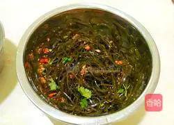 Illustration of how to make spicy kelp shreds 8