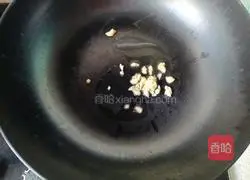 Illustration of how to stir-fry vegetable cores with olive oil 6