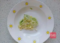 Illustration of how to make stir-fried lettuce 3