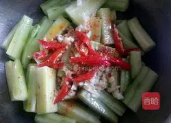 Illustration of how to make cold cucumber 14