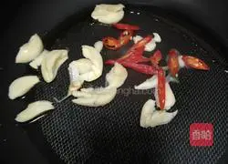 Illustration of how to make hand-shredded cabbage 2