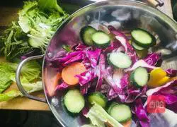 Illustration of how to make vegetable salad 5