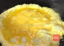 Illustration of how to make fried rice cakes with vegetables and eggs 4