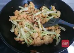 Illustration of how to make organic cauliflower with tomato sauce 10