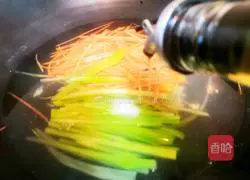 Illustration of how to make tofu mixed with three shreds 4