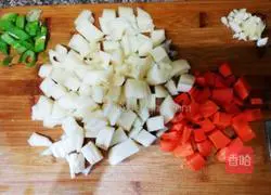 Illustration of how to make spicy and sour diced lotus root 1