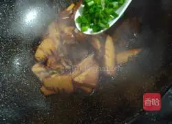 Illustration of authentic braised bamboo shoots in oil 9