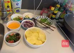 Illustration of how to make dry pot potato slices 1