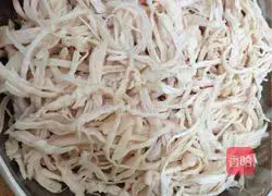 Illustration of how to make cold shredded chicken breast with reduced fat 11