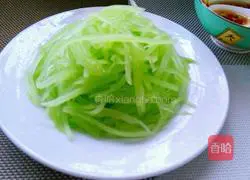 Illustration of how to make cold shredded lettuce 5