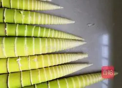 Illustration of how to make cold bamboo shoots 1