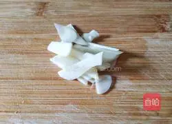 Illustration of how to make spicy lotus root dices 7