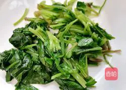 Illustration of how to mix spinach with peanuts 7