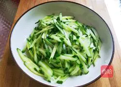 Illustration of how to shred chicken legs 4