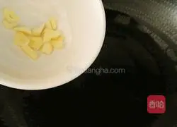 Illustration of how to stir-fry mustard greens 5