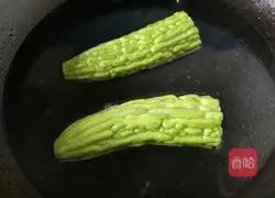 Bitter Melon and Purple Sweet Potato Rings Recipe Illustration 4