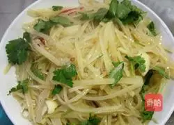 Illustration of how to make shredded potatoes 4