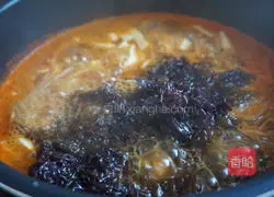 Brush the fat to warm up the pepper and sesame tofu soup Illustration of how to do it 9