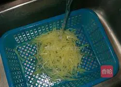 Illustration of how to make fried shredded potatoes 4