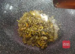 Stir-fried pickled cabbage and broad beans Illustration of how to do it 4