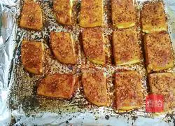 Illustration of how to make spicy grilled tofu that is crispy on the outside and tender on the inside 12