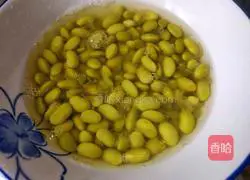 Illustration of how to stir-fry three Ding with edamame seeds 2