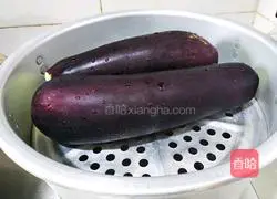 Illustration of how to make cold hand-shreded eggplant 3