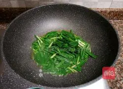 Illustration of how to make stir-fried bean sprouts with leeks 6