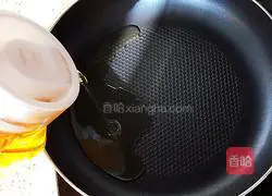 Illustration of how to make spicy and sour lettuce shreds 5