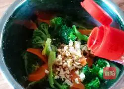 Illustration of how to make cold broccoli 4