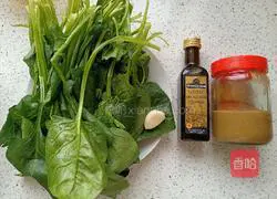 Illustration of how to make spinach with olive oil sauce 2