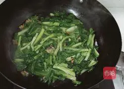 Stir-fried cabbage hearts with oil residue Illustration of how to do it 6