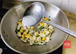 Illustration of how to stir-fry lilies with ginkgo green beans 9