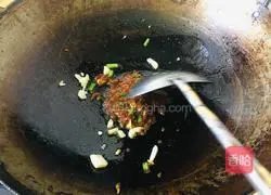 Illustration of how to make braised zucchini with sauce 4