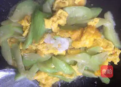 Illustration of how to make scrambled eggs with loofah 10