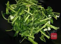Qing Illustration of how to make stir-fried water spinach 3