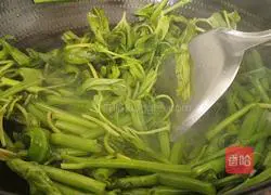 Illustration of stir-fried water spinach 10
