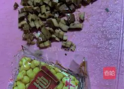 Illustration of how to make cold dried coriander tea 4