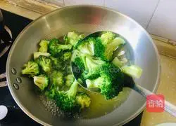 Illustration of how to cook broccoli 4