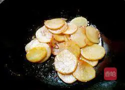 Illustration of how to make pan-fried potato slices 4