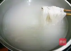  Illustration of how to make cold rice noodles 4