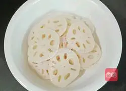 Illustration of how to make cold lotus root 12