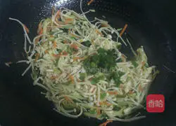 Illustration of how to stir-fry enoki mushrooms 6