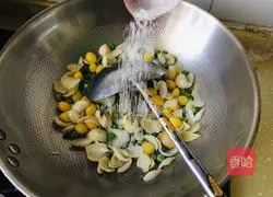 Recipe for Stir-fried Ginkgo Green Beans and Lily 8