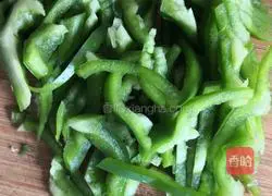 Illustration of how to make onions and black fungus 2