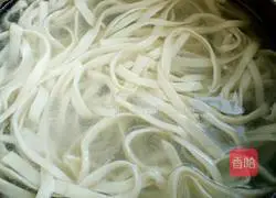 Illustration of how to make scallion oil noodles 13