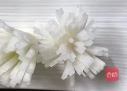 Illustration of how to make chrysanthemum and radish 5